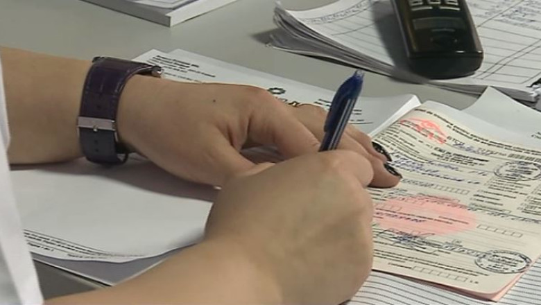 Calarasi. Sute de persoane au primit ilegal pensii cu ajutorul unor cadre medicale Imagine