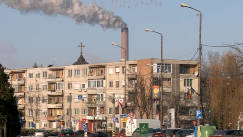 Caldura, pericol pentru sanatate. Centrala din Oradea emana de 16 ori mai multe noxe decat limita maxima Imagine
