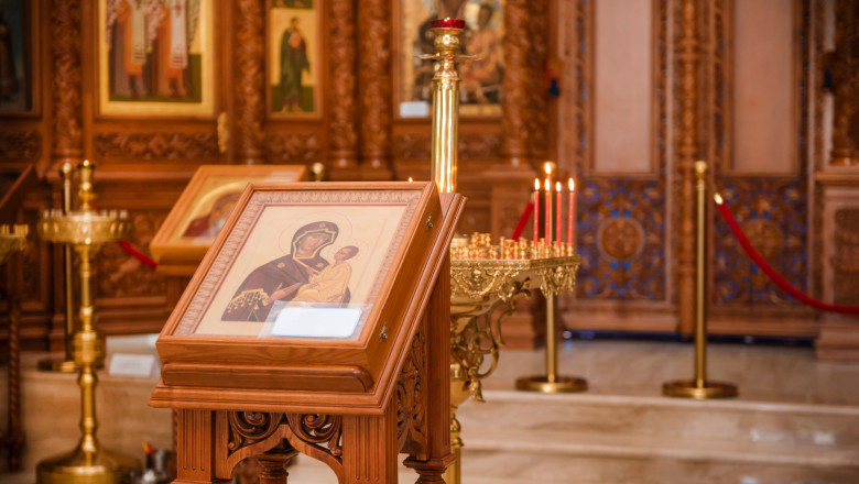 Calendar ortodox 21 noiembrie. Intrarea in Biserica a Maicii Domnului. Ce reprezinta sarbatoarea cu cruce rosie din postul Craciunului Imagine