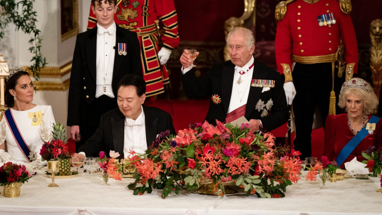 Calesti aurite, covor rosu si dineu luxos. Imagini spectaculoase din Londra, unde regele Charles l-a primit pe presedintele sud-corean Imagine