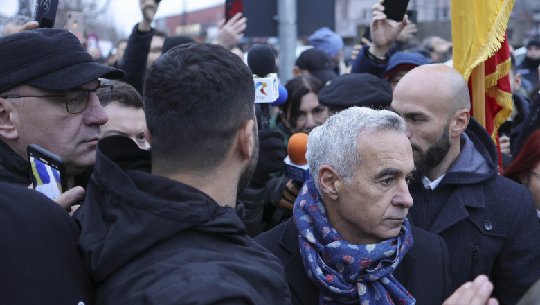 Calin Georgescu a mers azi-dimineata „sa voteze” in Mogosoaia. „Nu chem pe nimeni sa faca nimic” Imagine