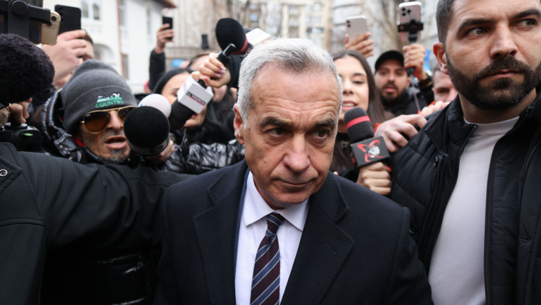 Calin Georgescu afla maine decizia judecatorilor la contestatia sa impotriva controlului judiciar. Imbulzeala in fata instantei Imagine
