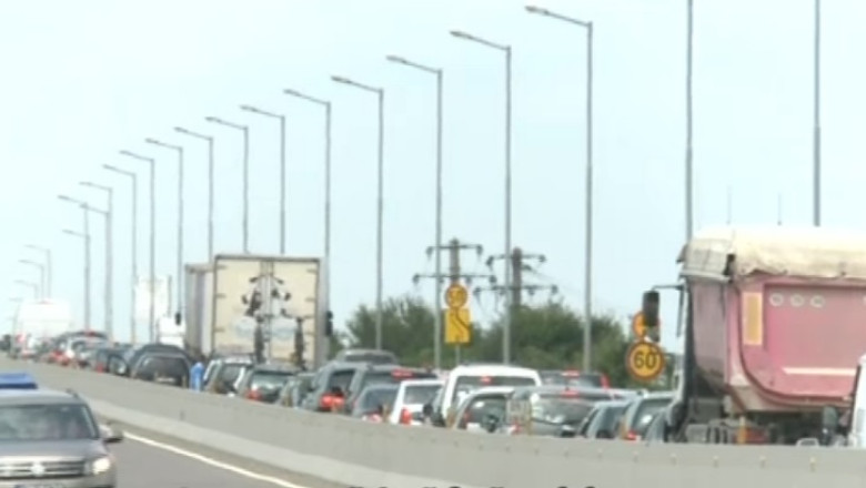 Calvarul turistilor "de weekend". Pe DN1, coloanele de masini depasesc doi kilometri Imagine