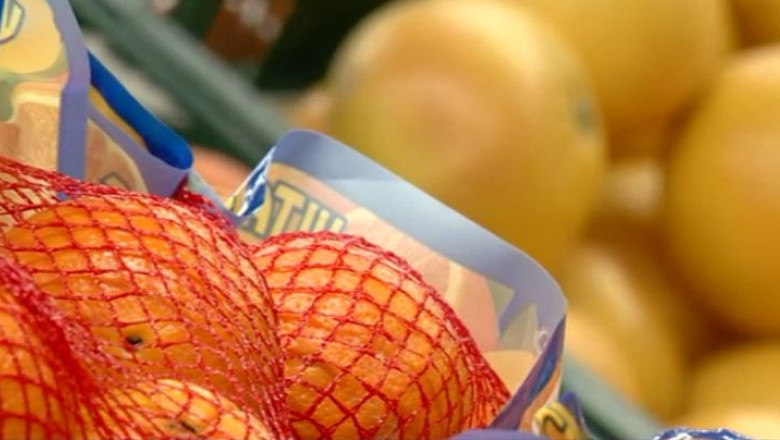 CAMERA ASCUNSA. Fructele si legumele precantarite pot avea chiar si pana la 200 de grame mai putin Imagine