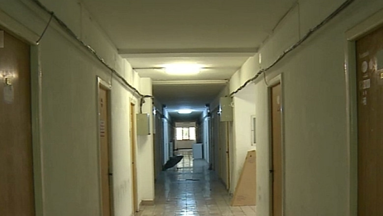 CAMERA ASCUNSA. Locul de la camin, vandut la negru pe Facebook. Cat costa o camera Imagine