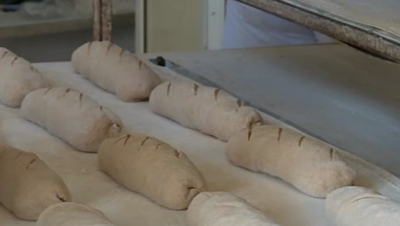 CAMERA ASCUNSA. Paine vanduta la negru. Multe magazine elibereaza bon doar la cerere Imagine