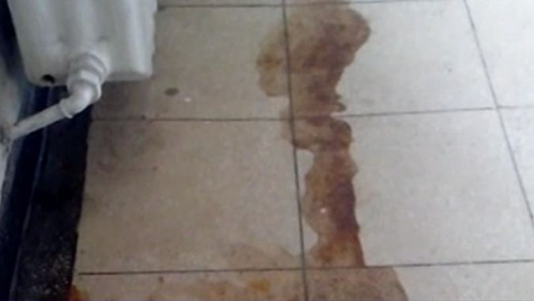 CAMERA ASCUNSA. Spital de copii cu faianta cazuta sau mucuri de tigara pe hol Imagine