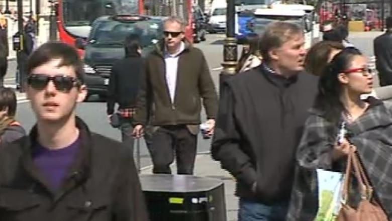 Campania Daily Express continua. Publicatia sustine ca romanii din Marea Britanie vor mentinerea restrictiilor pe piata muncii Imagine