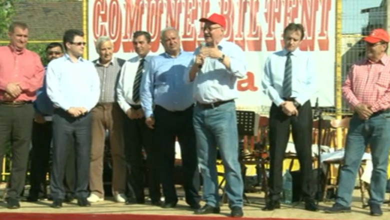 Campanie electorala in curtea scolii. Mihnea Costoiu a indemnat la vot la o petrecere pe terenul de sport Imagine