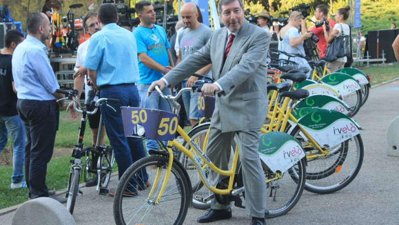 Campanie pentru salvarea planetei. Doi ambasadori ii sfatuiesc pe romani sa mearga cu bicicleta Imagine