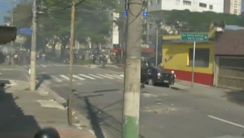 Campionatul Mondial din Brazilia a debutat cu violente. Sute de manifestanti s-au batut cu fortele de ordine Imagine