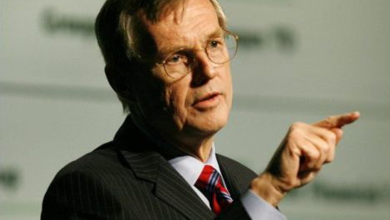 CANADA. Pensie de 2,2 milioane de dolari pe an pentru un director de banca Imagine