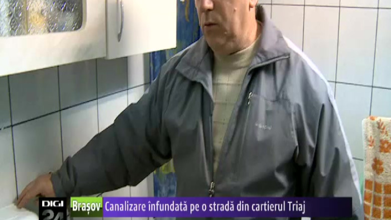 Canalizare infundata pe o strada din cartierul Triaj Imagine