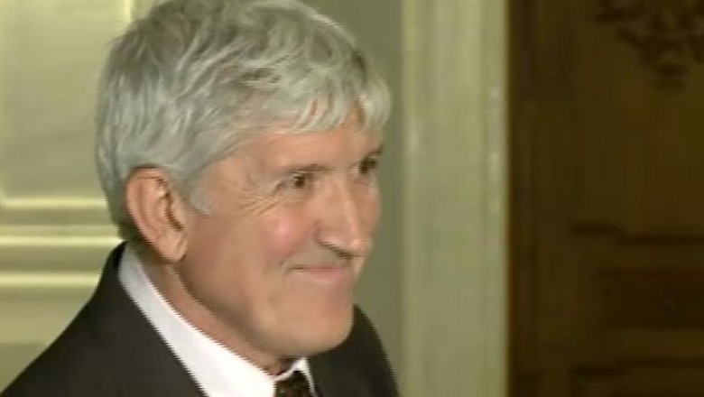 Candidati cu dare de mana. Cum isi castiga banii independentii din cursa pentru Parlamentul European Imagine