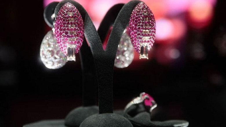 Cannes. Bijuterii de un milion de dolari, destinate actritelor de la festival, au fost furate Imagine