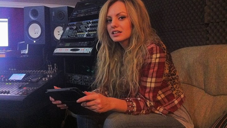 Cantareata Alexandra Stan isi acuza managerul ca a batut-o Imagine