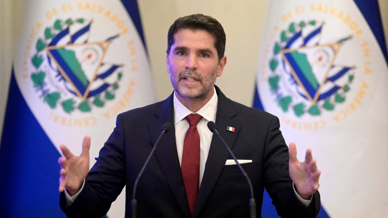 Cantaret pop, actor de telenovele, producator de film, Eduardo Verastegui vrea sa fie ca Donald Trump, dar in Mexic Imagine