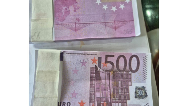 Cantitate uriasa de bani falsi, capturata in Portul Constanta. Aproape un miliard de euro era depozitat in zeci de cutii Imagine
