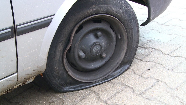 Capcane ascunse. Lucrarile nesemnalizate de pe DN76 au devenit pericol in trafic Imagine