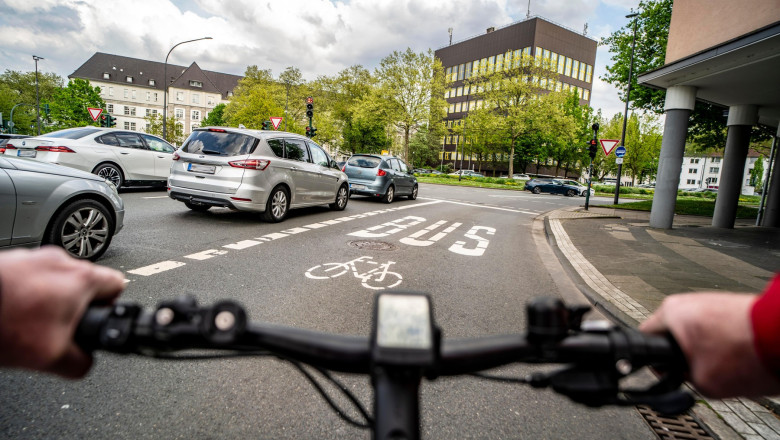 Capitala Romaniei, la coada clasamentului privind pistele de biciclete si strazile scolare. Cat de afectata e siguranta elevilor Imagine