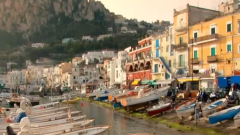 Capri, insula apelor albastre  Imagine