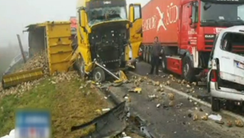 Carambol cu 50 de masini in Belgia. O persoana a murit, 54 au fost ranite Imagine