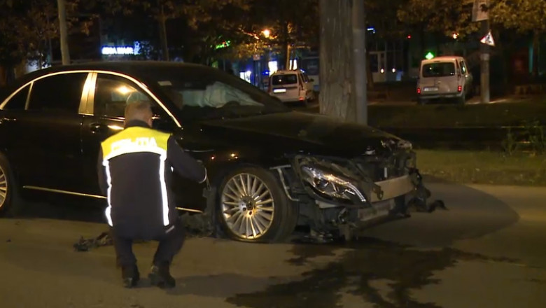 Carambol cu cinci masini, in Bucuresti. Doua persoane au fost duse la spital Imagine