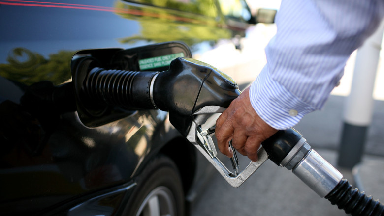 Carburantii continua sa se scumpeasca: preturile au crescut de trei ori luna aceasta. Cand este anuntata o noua majorare Imagine