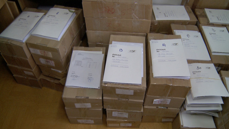 Cardurile de sanatate pot fi ridicate de la CAS Bihor sau de la unii medici de familie. VEZI programul si lista celor care distribuie cardurile Imagine