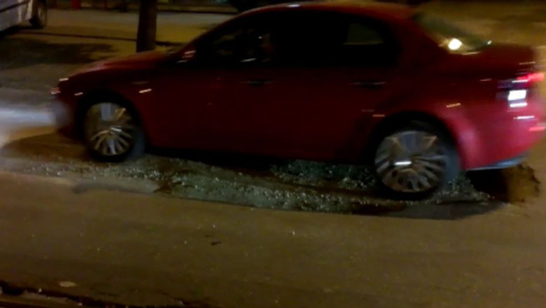 Care e cea mai mare groapa de pe strazile Timisoarei? Iata una... cat masina Imagine