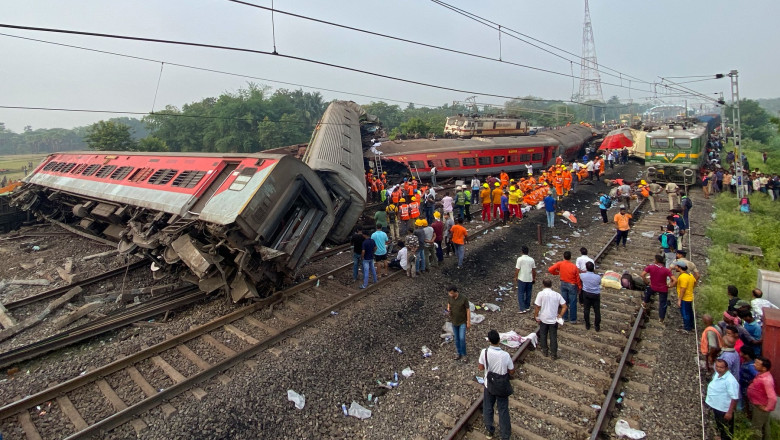 Care este explicatia pentru accidentele feroviare care au loc tot mai des in India Imagine