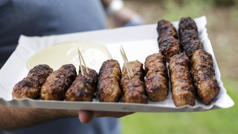 Care sunt diferentele intre micii romanesti, turcesti si cei de la sarbi. Specialist in gastronomie: Nu e un preparat complicat Imagine