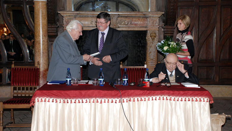 CAREI. Eveniment printre iubitorii vinului. S-a lansat primul dictionar oenologic romano-maghiar Imagine