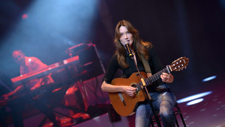 Carla Bruni, concert cu peripetii. Artista a uitat versurile in timpul unui concert caritabil Imagine