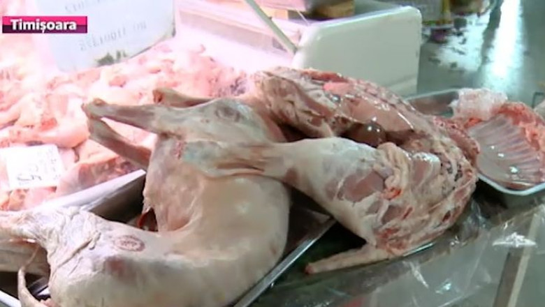 Carne de miel vanduta, la temperaturi ridicate, pe tejghea. Client: ”Sa nu fie de caine si de mat, asta este” Imagine