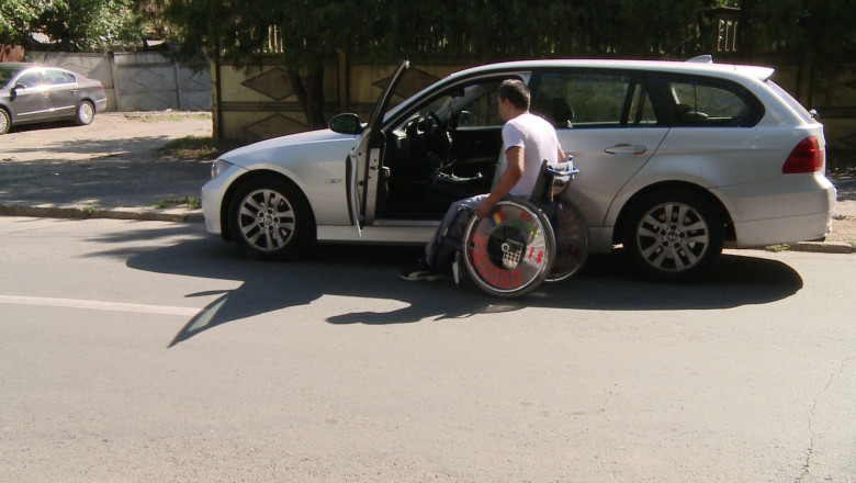 Carnetul, permisul catre independenta. Persoanele cu handicap vor putea face scoala de soferi la Galati Imagine