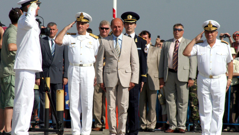 Carta Alba: Armata saraca si mediocra. Ministrul Apararii ne asigura ca Armata Romana este perfect functionala Imagine