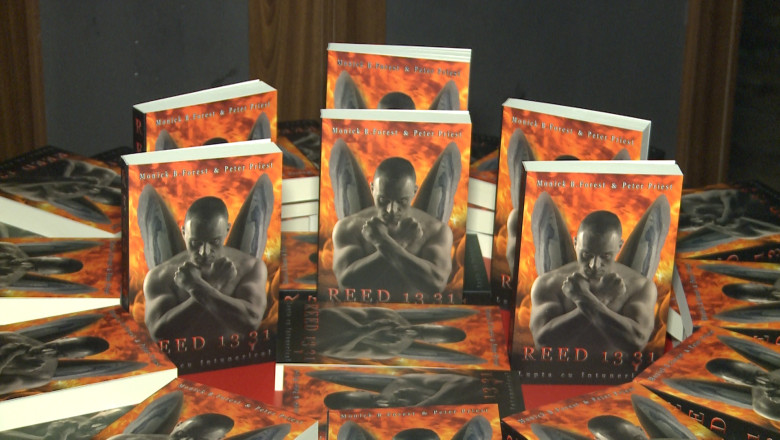 Carte lansata printr-un... videoclip. Doi autori oradeni isi promoveaza cartea printr-un book-trailer  Imagine