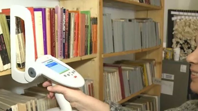 Carti cu cip la Biblioteca Judeteana Timis Imagine