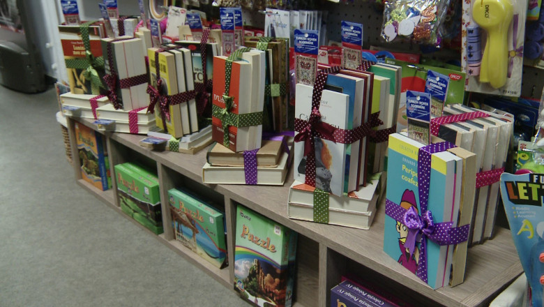 Carti in dar de Craciun Imagine