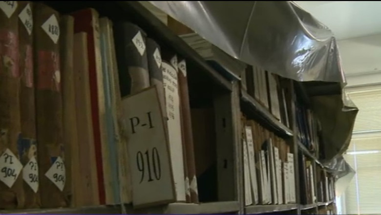 Carti rare in apa de ploaie. In Biblioteca Judeteana din Constanta ploua de zece ani Imagine