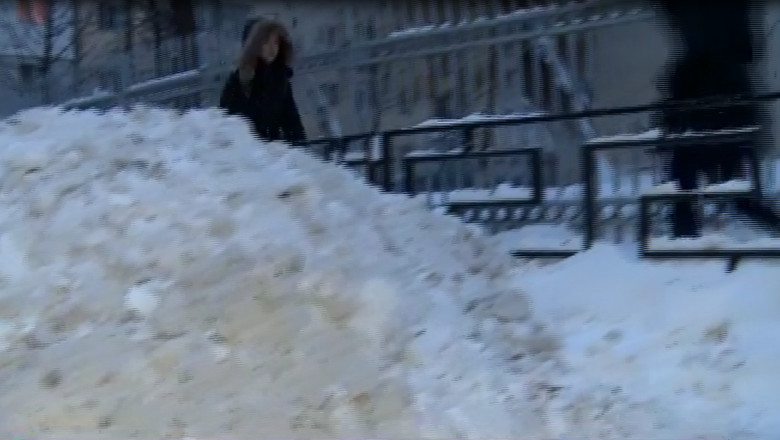 Cartierele din Iasi au fost uitate la deszapezire  Imagine