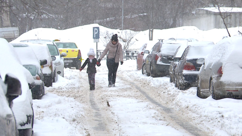 Cartierele din Iasi sunt ingropate in zapada dupa trei zile de ninsori Imagine