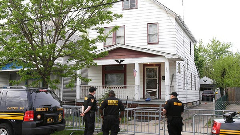 Casa din Cleveland in care trei femei au fost sechestrate timp de zece ani a fost demolata Imagine
