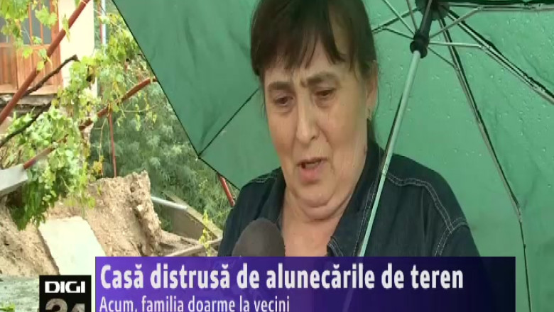 Casa din Orsova, distrusa de alunecarile de teren Imagine