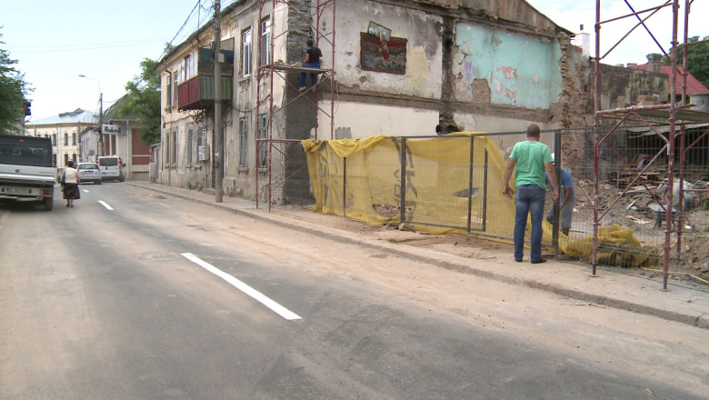 Casa „Elena Cuza", demolata. In imobil a locuit Elena Doamna, sotia domnitorului Cuza Imagine