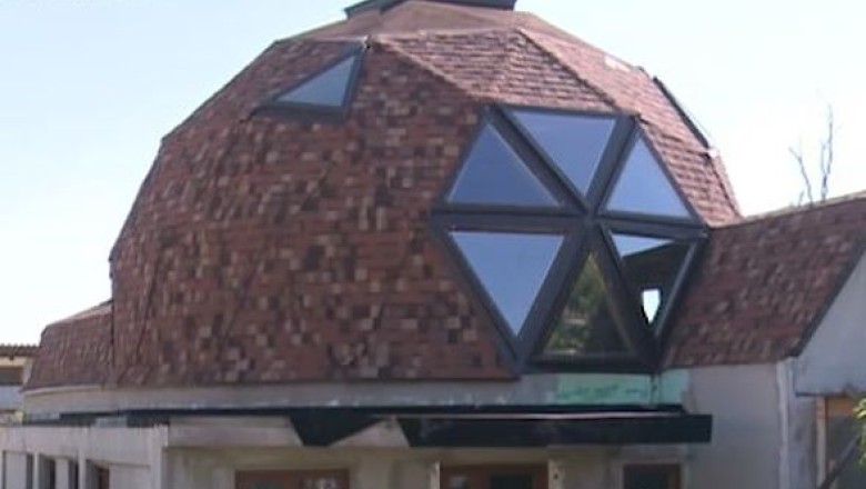 Casa in forma de sfera: noaptea poti privi stelele prin acoperis  Imagine