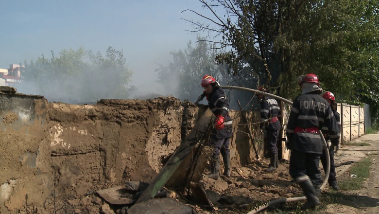 Casa mistuita de flacari Imagine