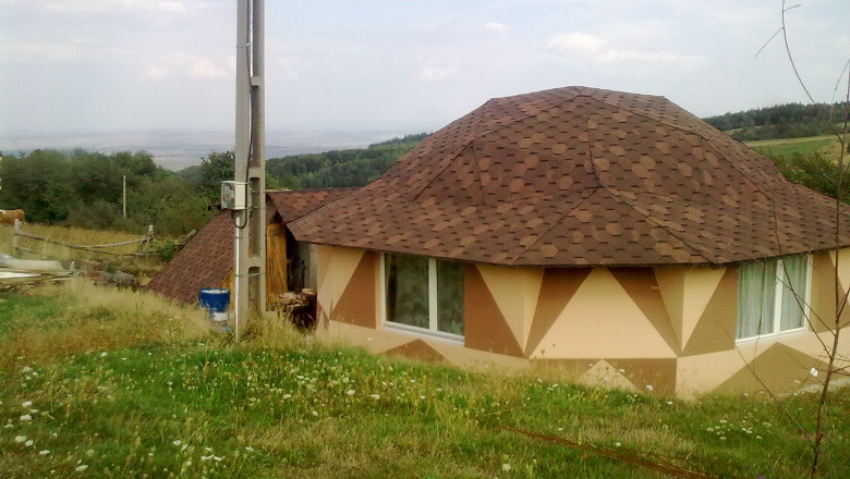 Casa OZN dintre dealurile Bihorului Imagine