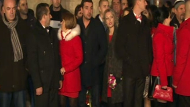 Casatorii la Poarta Sarutului din Targu Jiu de Revelion Imagine